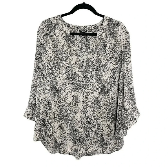 Torrid Gray Printed Tab Sleeve Harper Blouse Women's Plus Size 2X - Picture 1 of 7